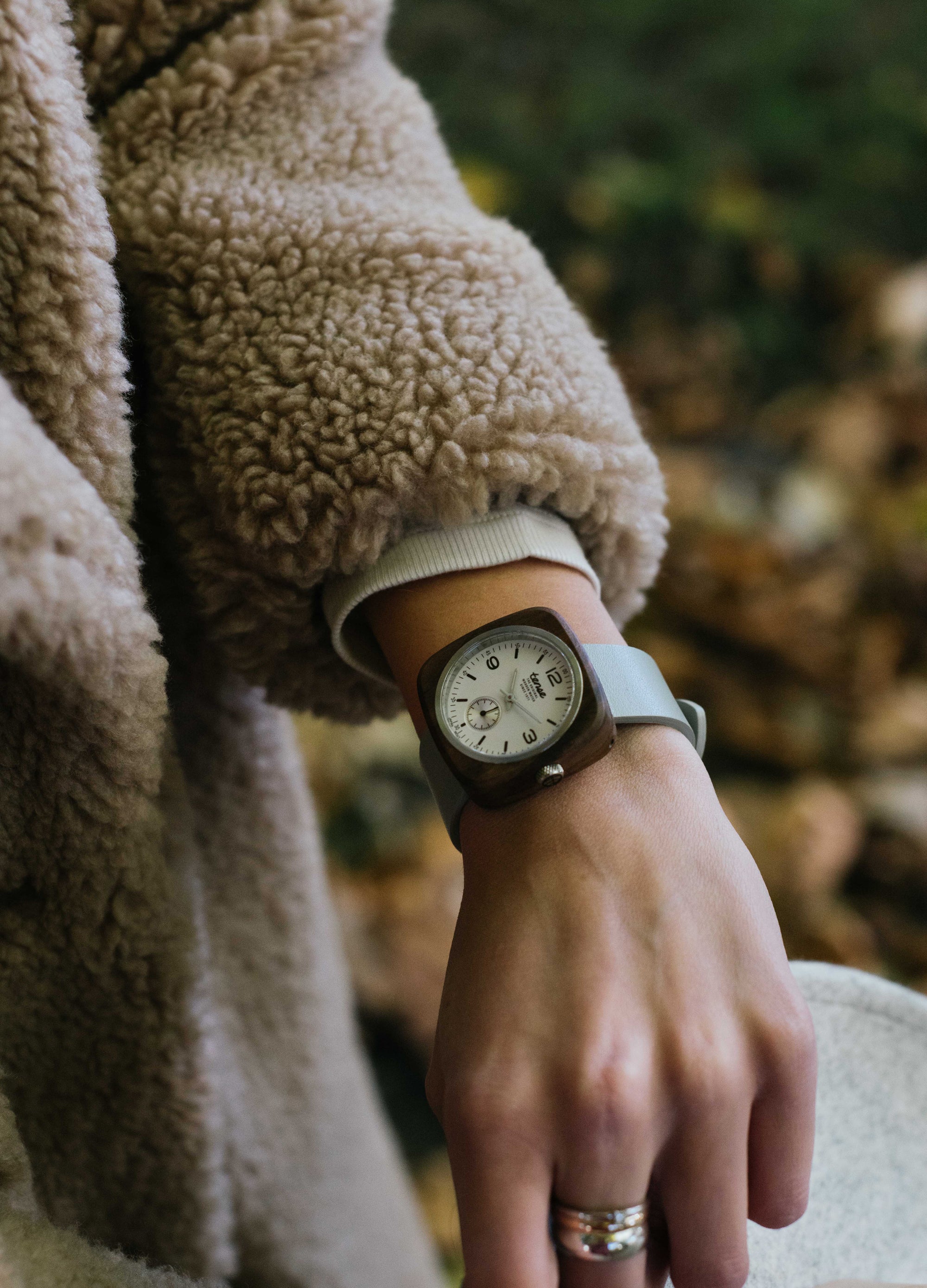 Walnut/Light Grey